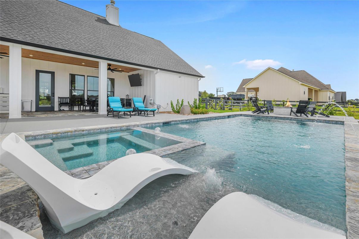 Exterior, Pool