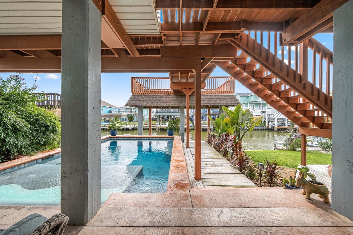 Exterior, Pool, Water