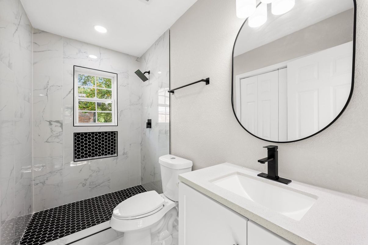 Bathroom, Interior, Marble Walls, Recessed Lighting