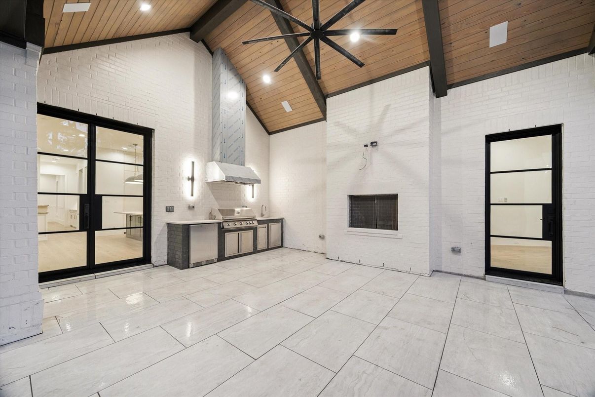 Empty room, Interior, Recessed Lighting, Wooden Beams, Wooden Ceilings
