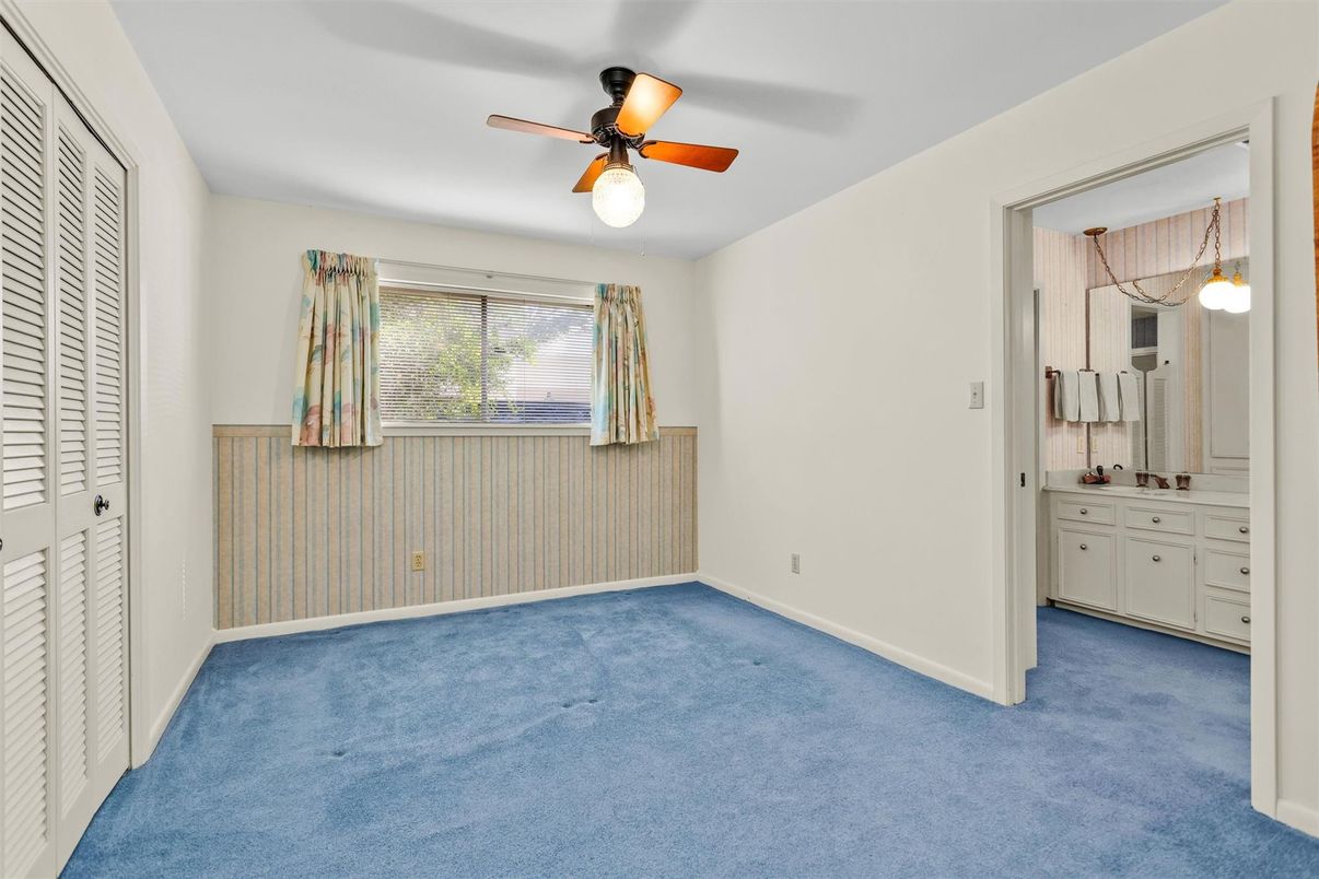 Empty room, Interior, Pendant Lights