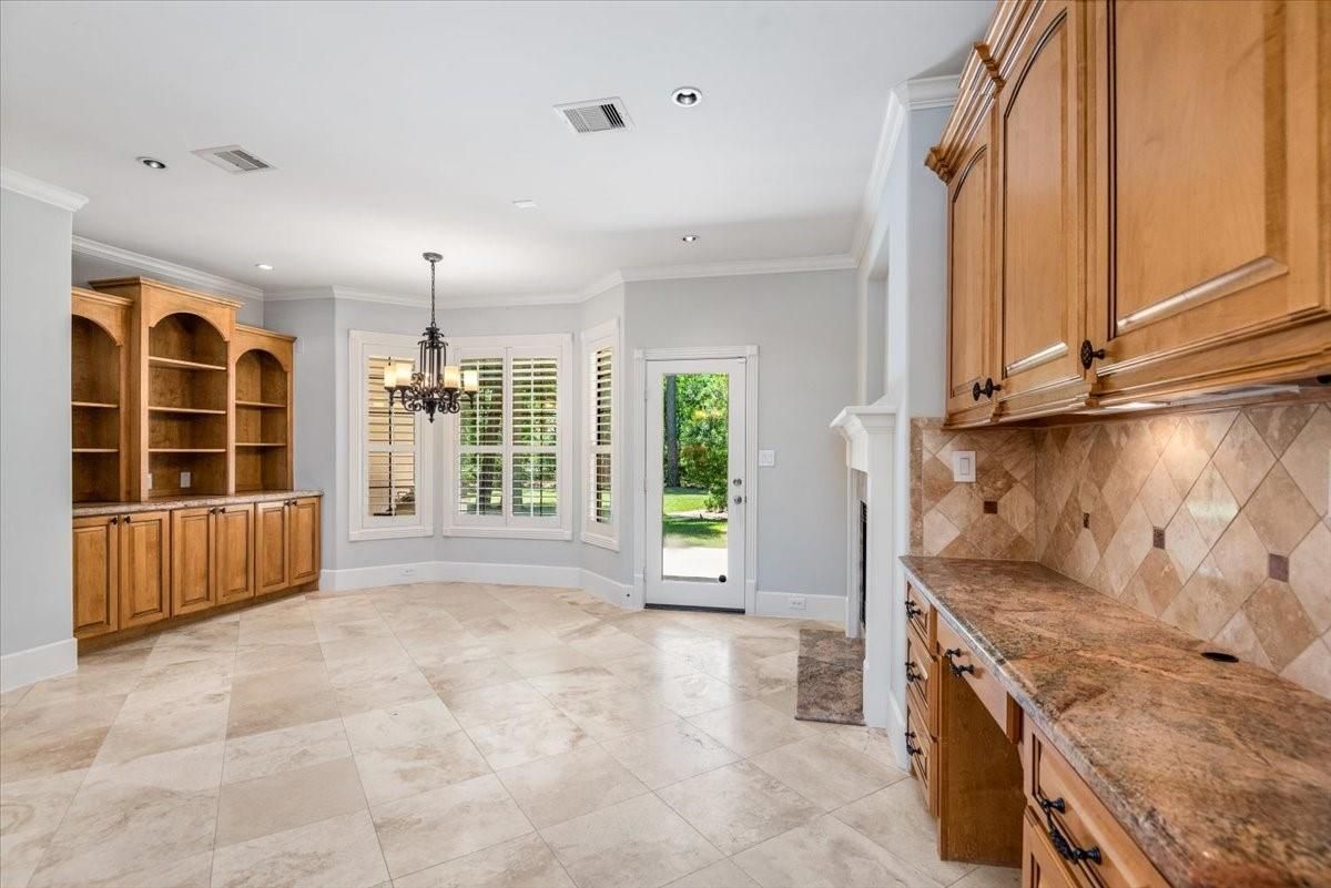 Chandelier, Empty room, Interior, Recessed Lighting