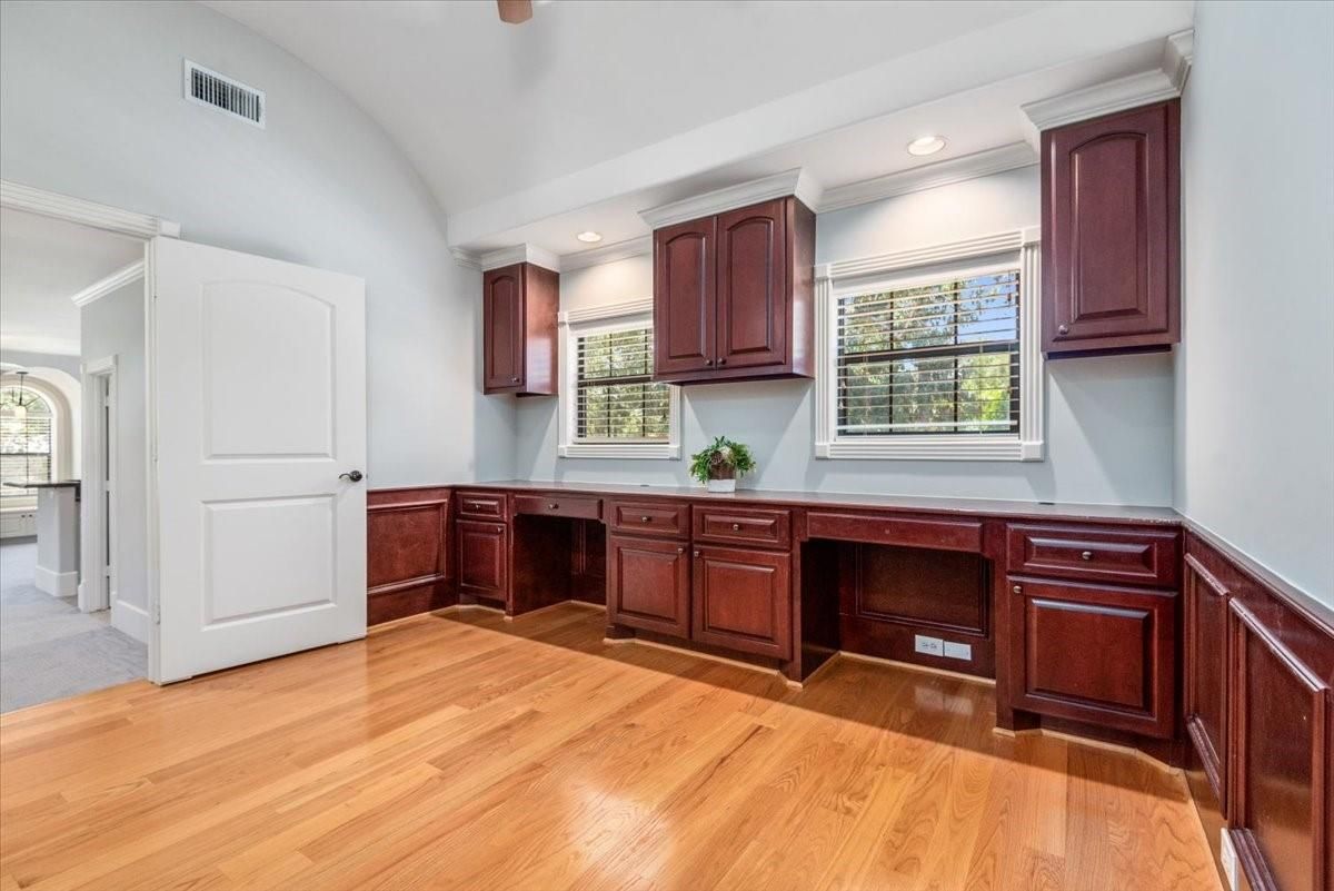 Interior, Recessed Lighting, Wood Texture Flooring