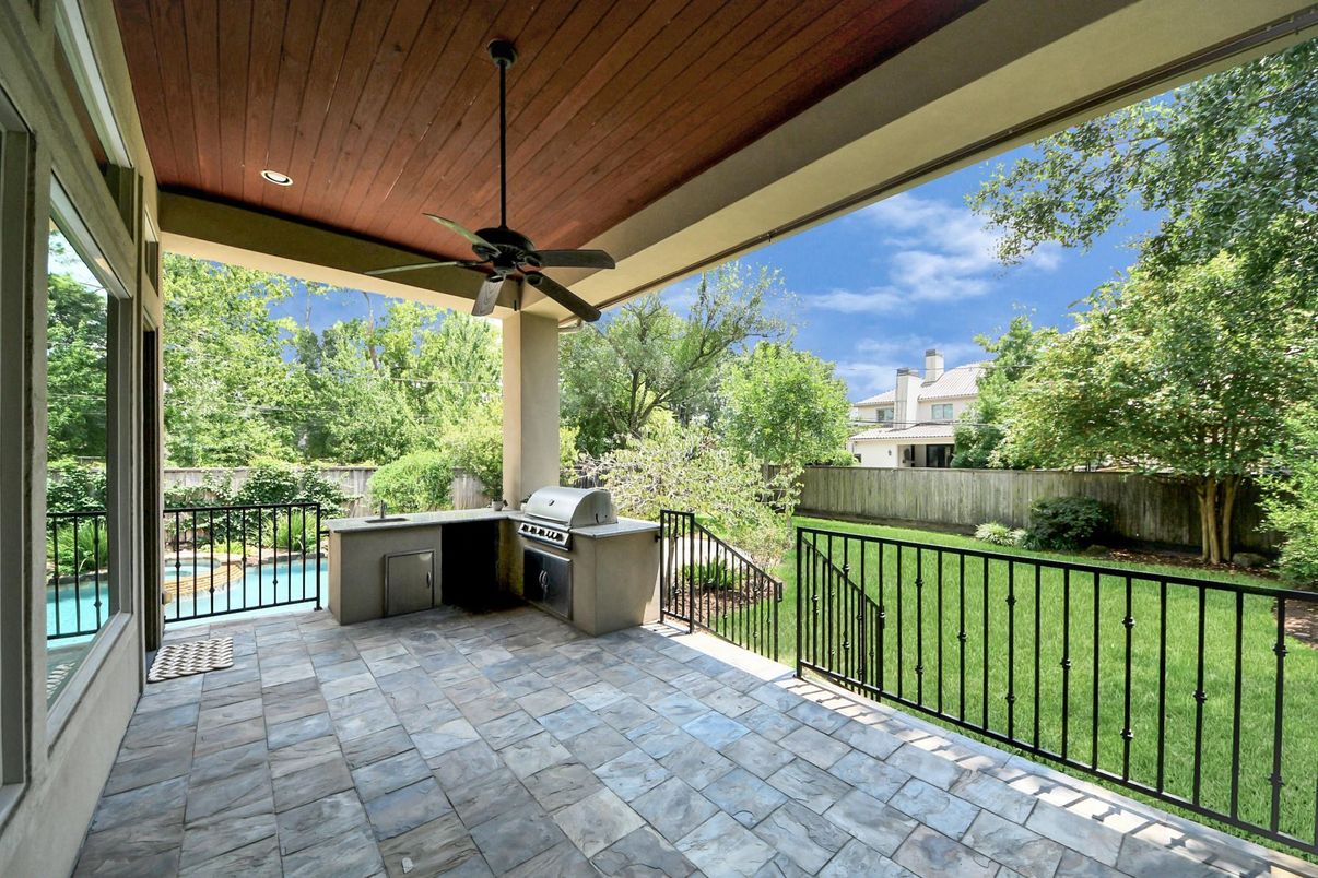 Backyard, Exterior, Outdoor Kitchen