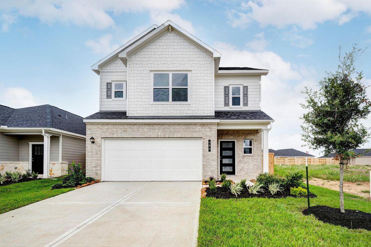 Attached, Exterior, Facade, Brick Traditional