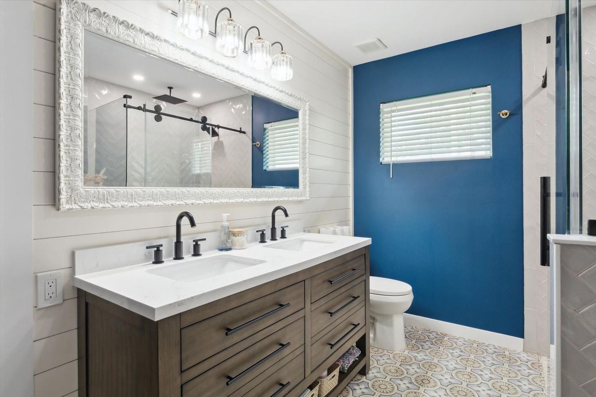 Bathroom, Dual Sink Vanities, Interior