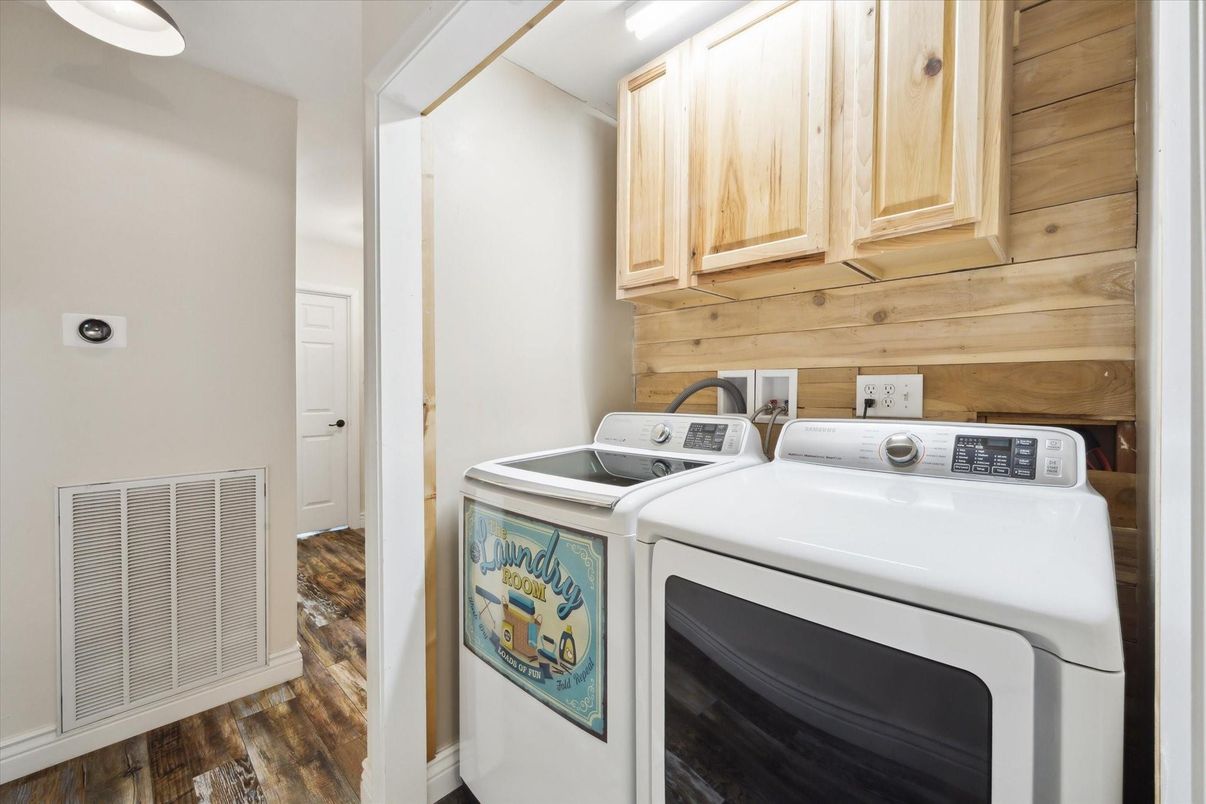 Interior, Washer, Wood Texture Flooring, Wooden Walls