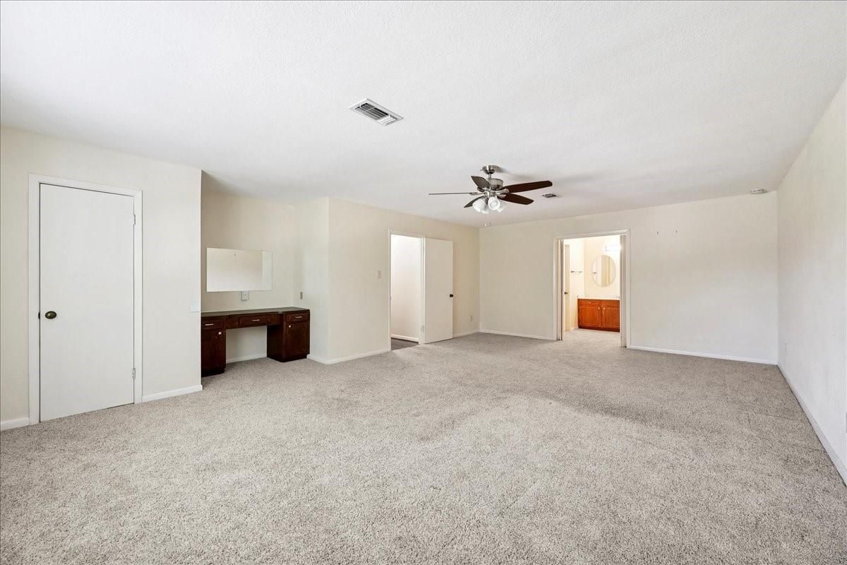 Empty room, Interior