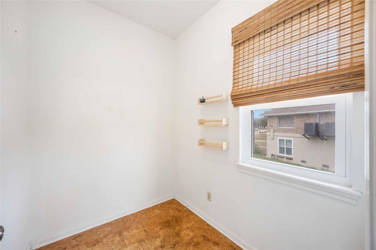Empty room, Interior