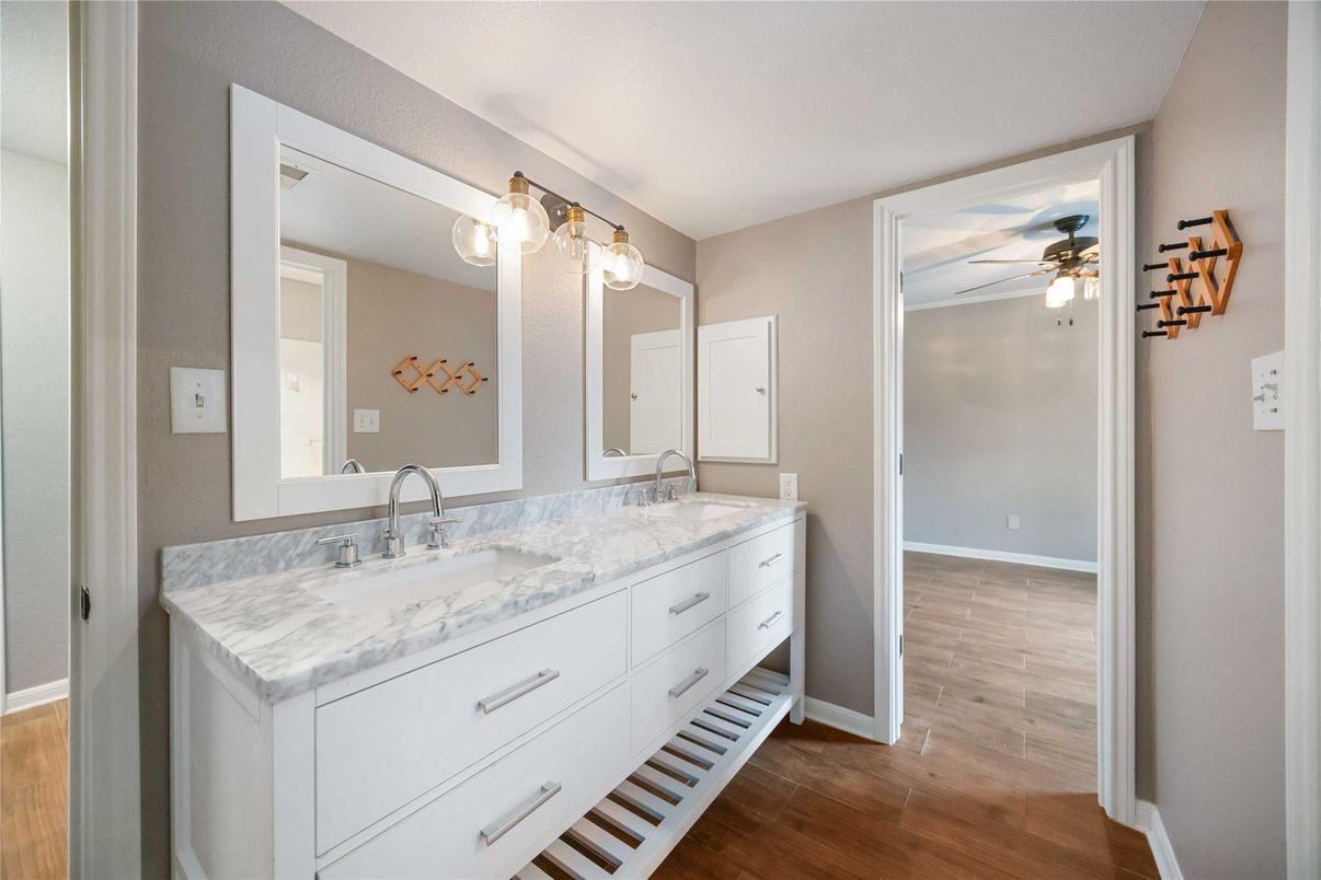 Bathroom, Dual Sink Vanities, Interior, Wood Texture Flooring