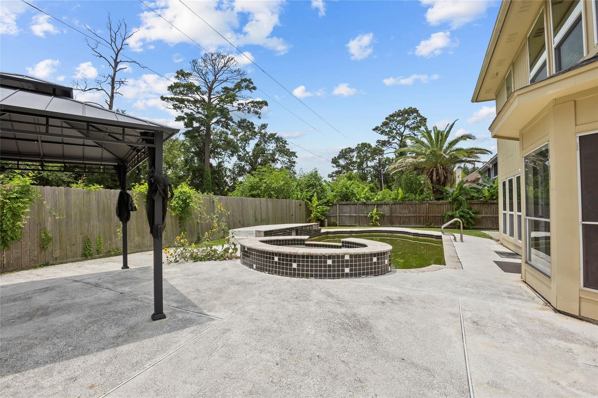 Backyard, Exterior