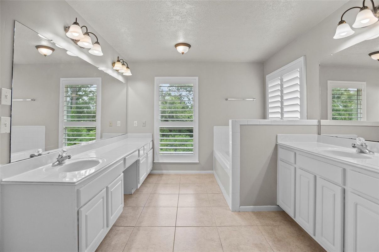 Bathroom, Dual Sink Vanities, Interior