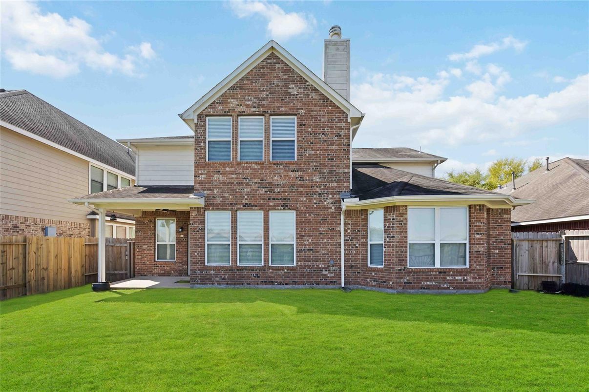 Backyard, Exterior, Facade, Brick Facade, Brick Traditional