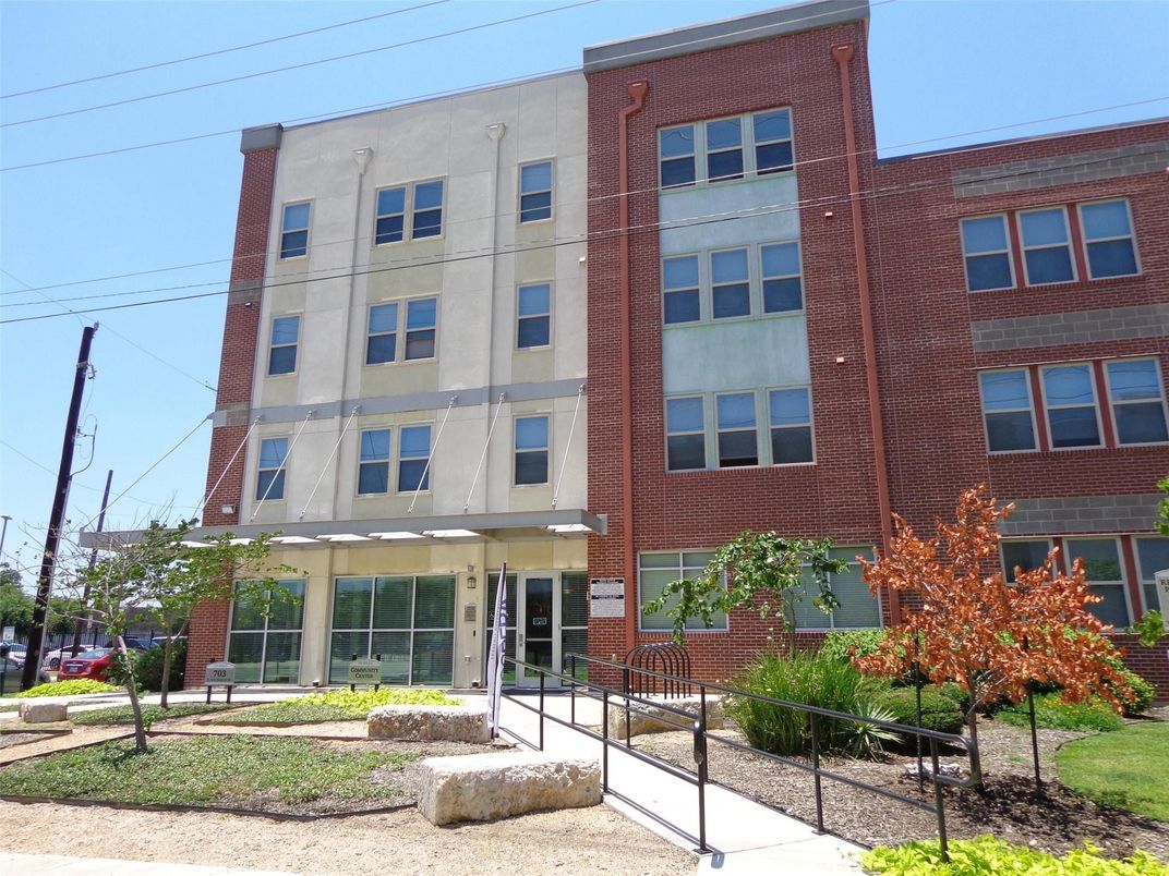 Exterior, Facade, Brick Facade, Rowhouse