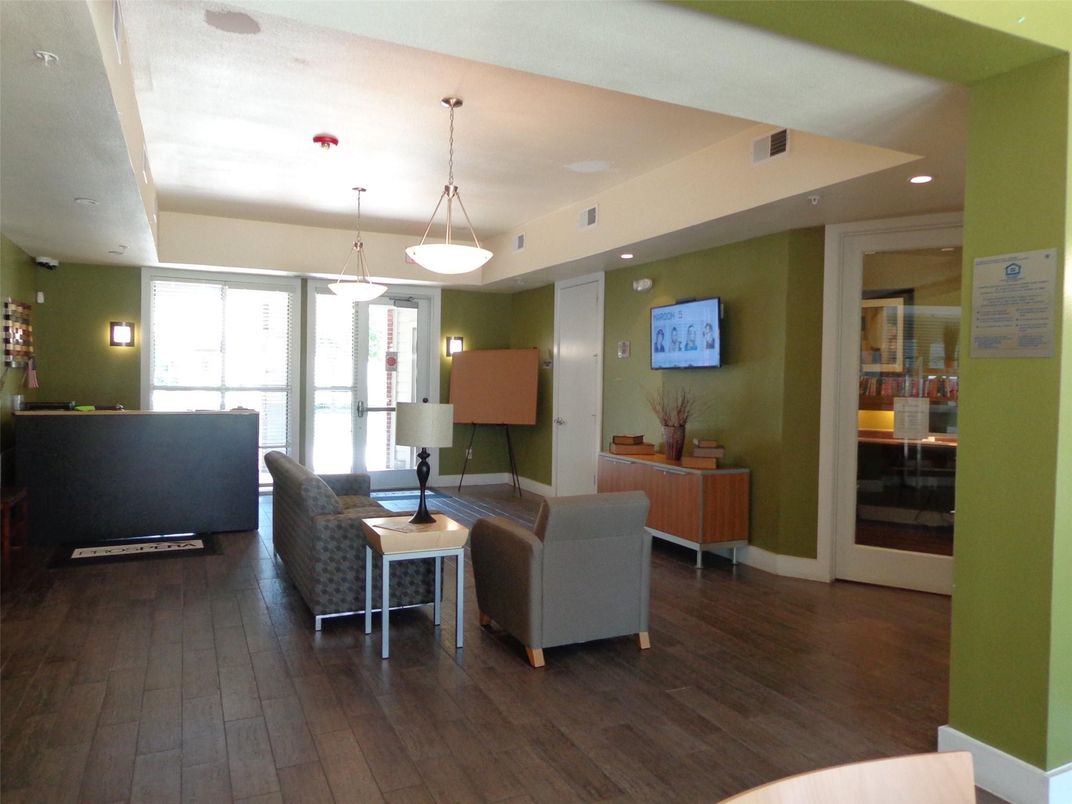 Interior, Living room, Pendant Lights, Recessed Lighting, Wood Texture Flooring