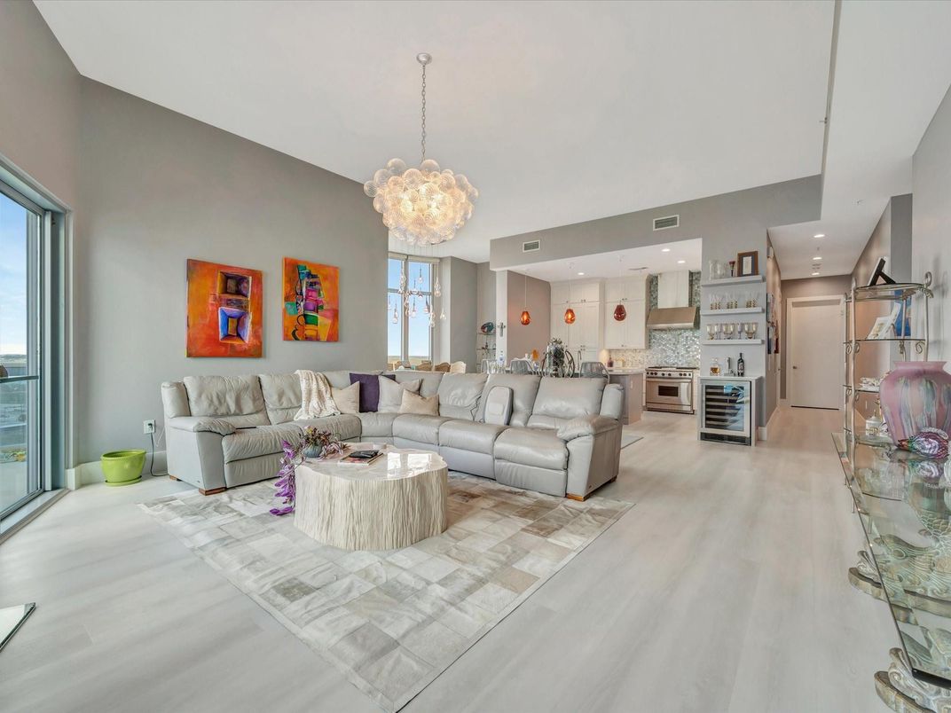 Chandelier, Interior, Kitchen, Living room, Pendant Lights, Recessed Lighting, Stainless Steel Appliances
