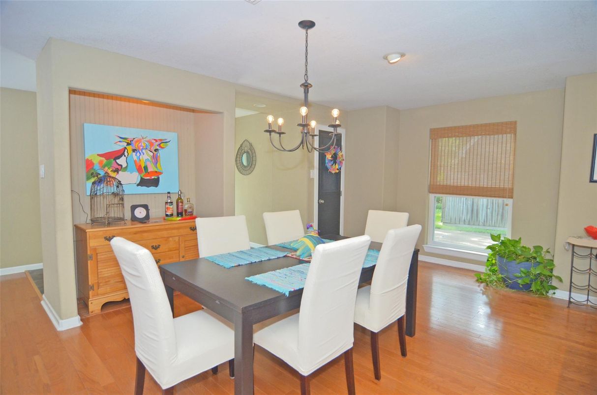 Chandelier, Dining room, Interior, Recessed Lighting, Wood Texture Flooring
