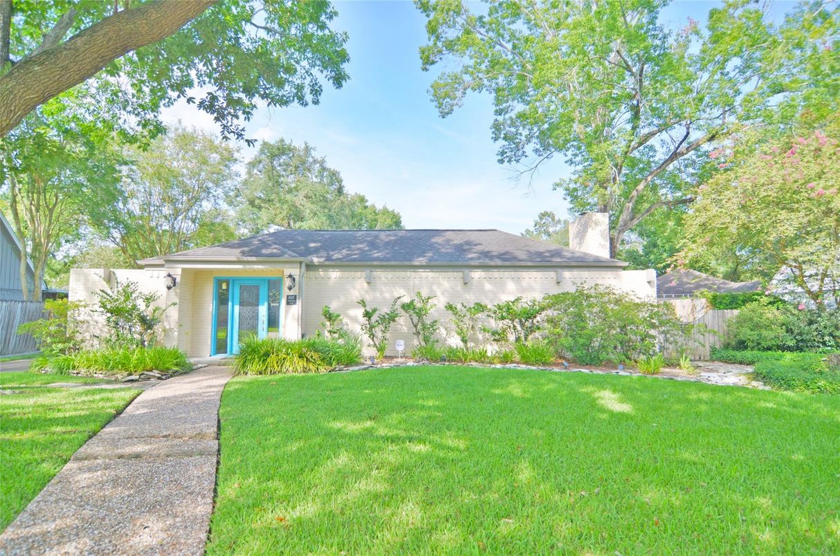 Backyard, Exterior, Facade, Ranch
