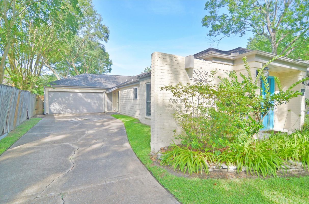 Detached Garage, Exterior