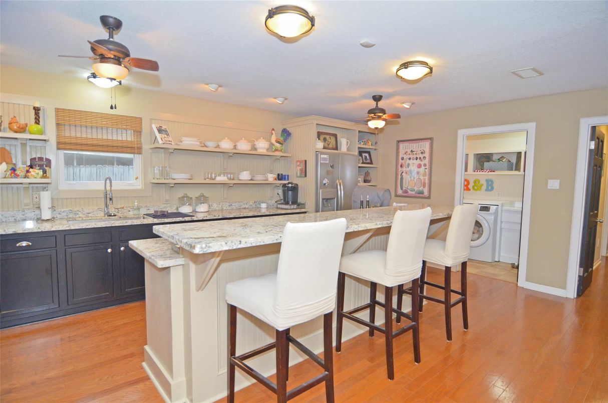 Interior, Kitchen, Washer, Wood Texture Flooring