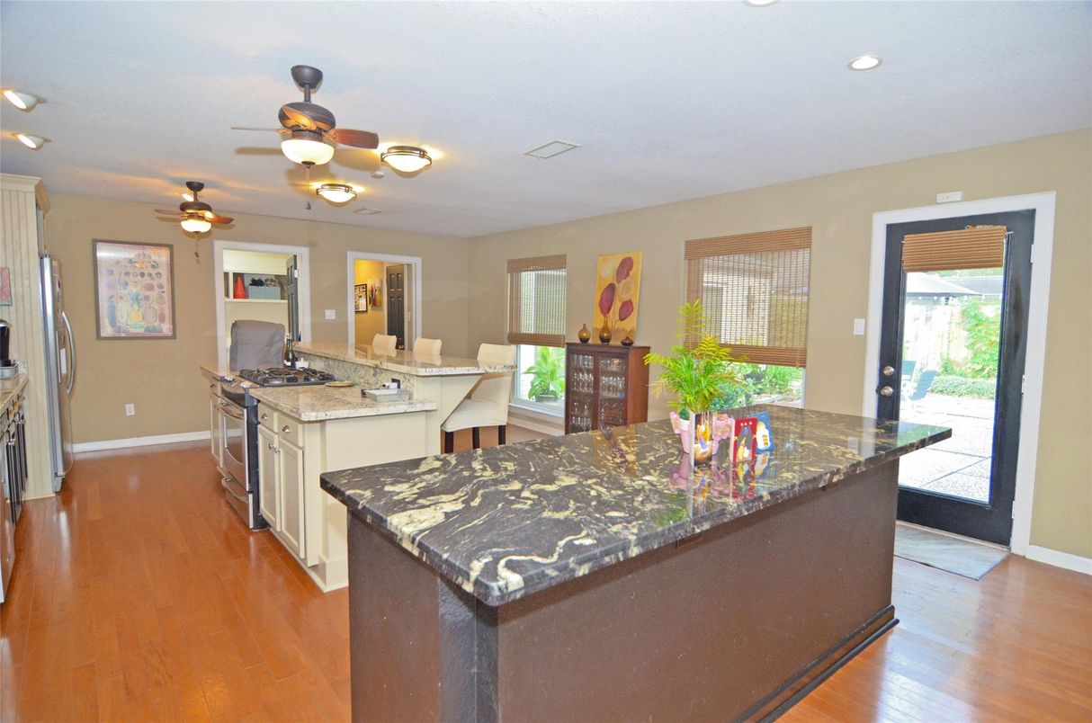 Interior, Kitchen, Recessed Lighting, Wood Texture Flooring