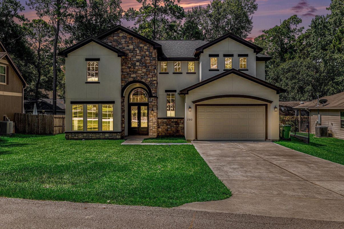 Attached, Exterior, Facade, Farmhouse