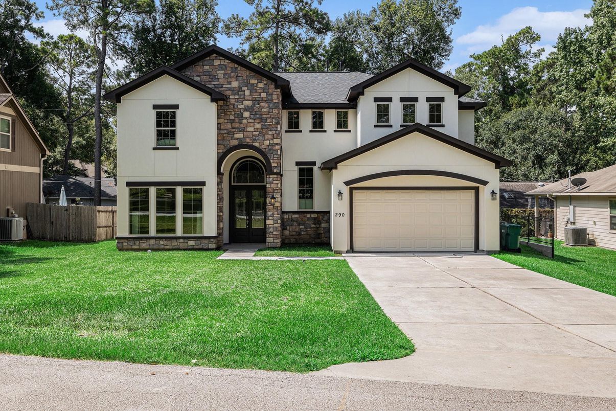 Attached, Exterior, Facade, Farmhouse