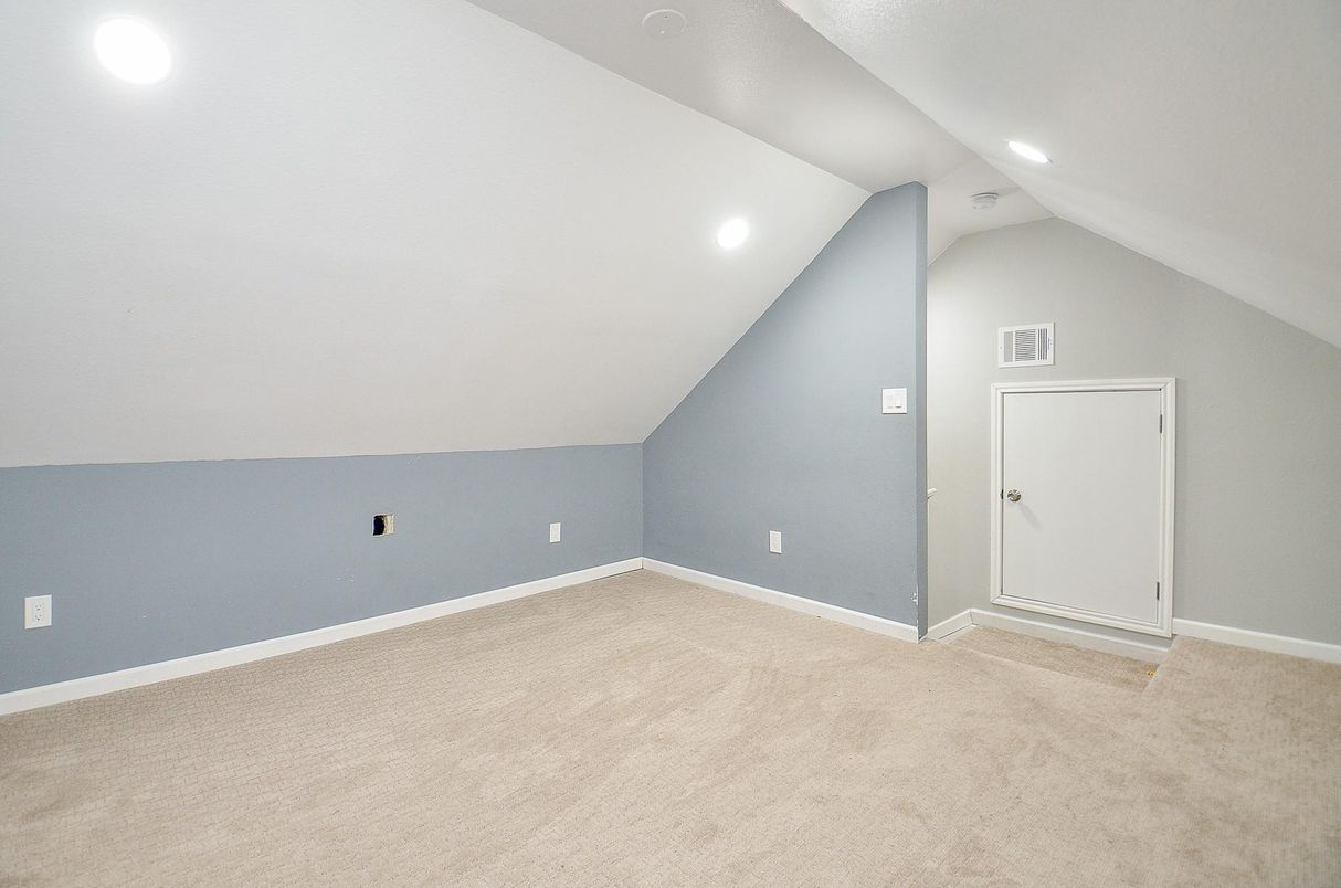 Empty room, Interior, Recessed Lighting