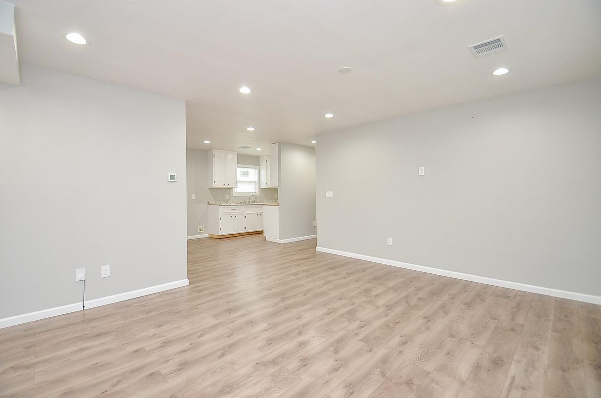 Empty room, Interior, Recessed Lighting, Wood Texture Flooring