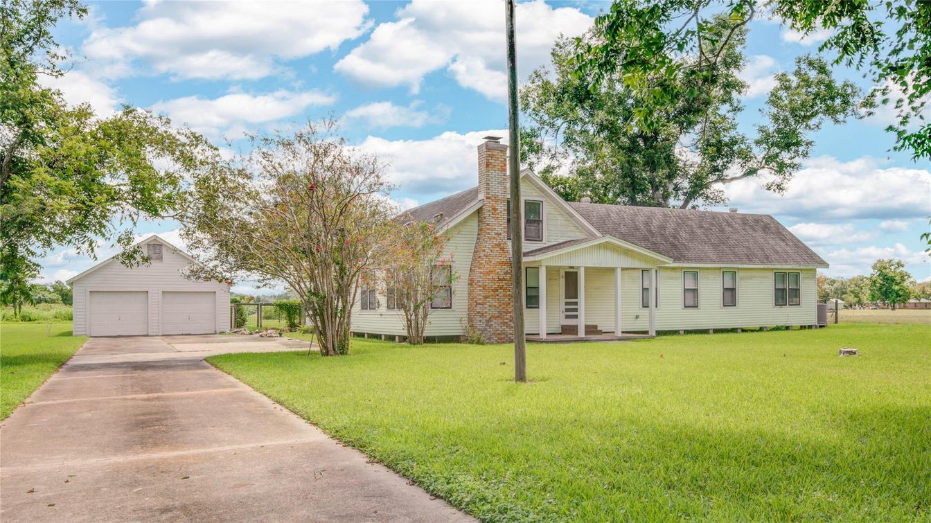 Backyard, Detached Garage, Exterior