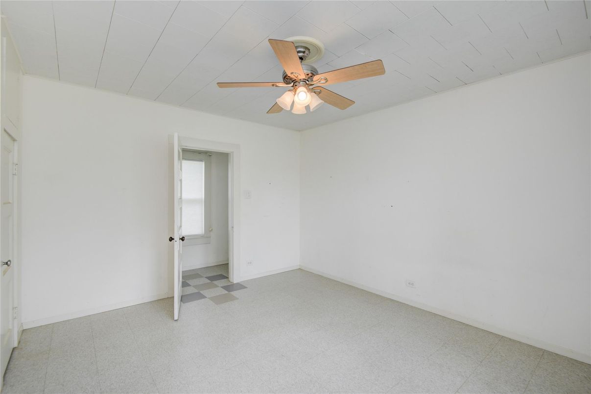 Empty room, Interior