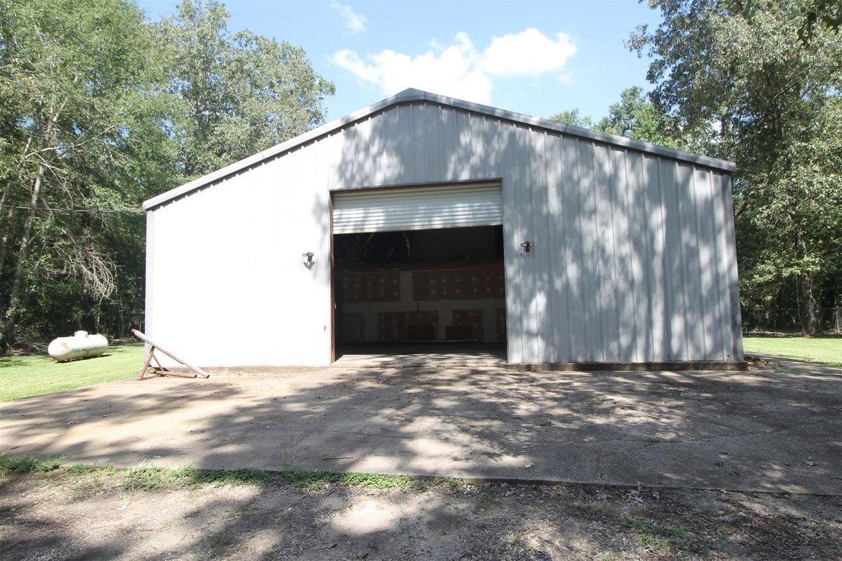 Detached Garage, Exterior