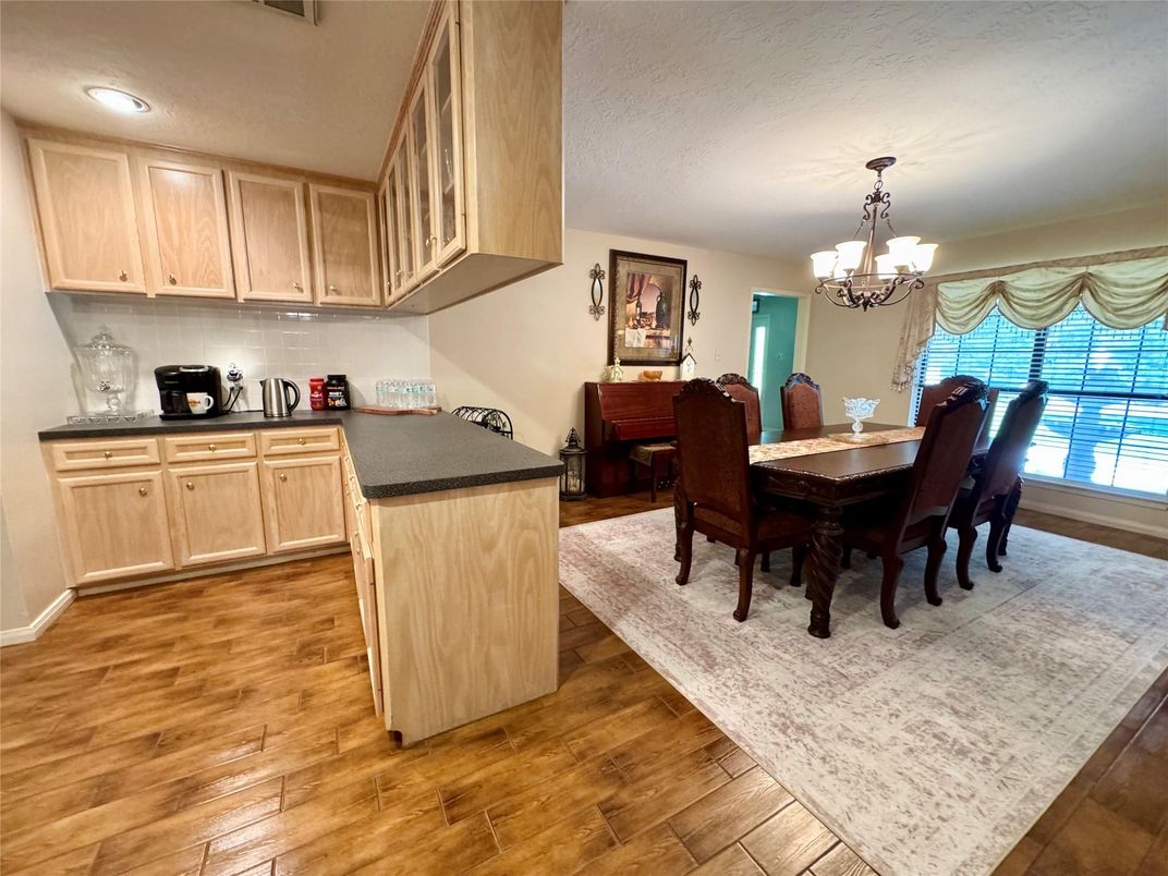 Chandelier, Dining room, Interior, Kitchen, Recessed Lighting, Wood Texture Flooring