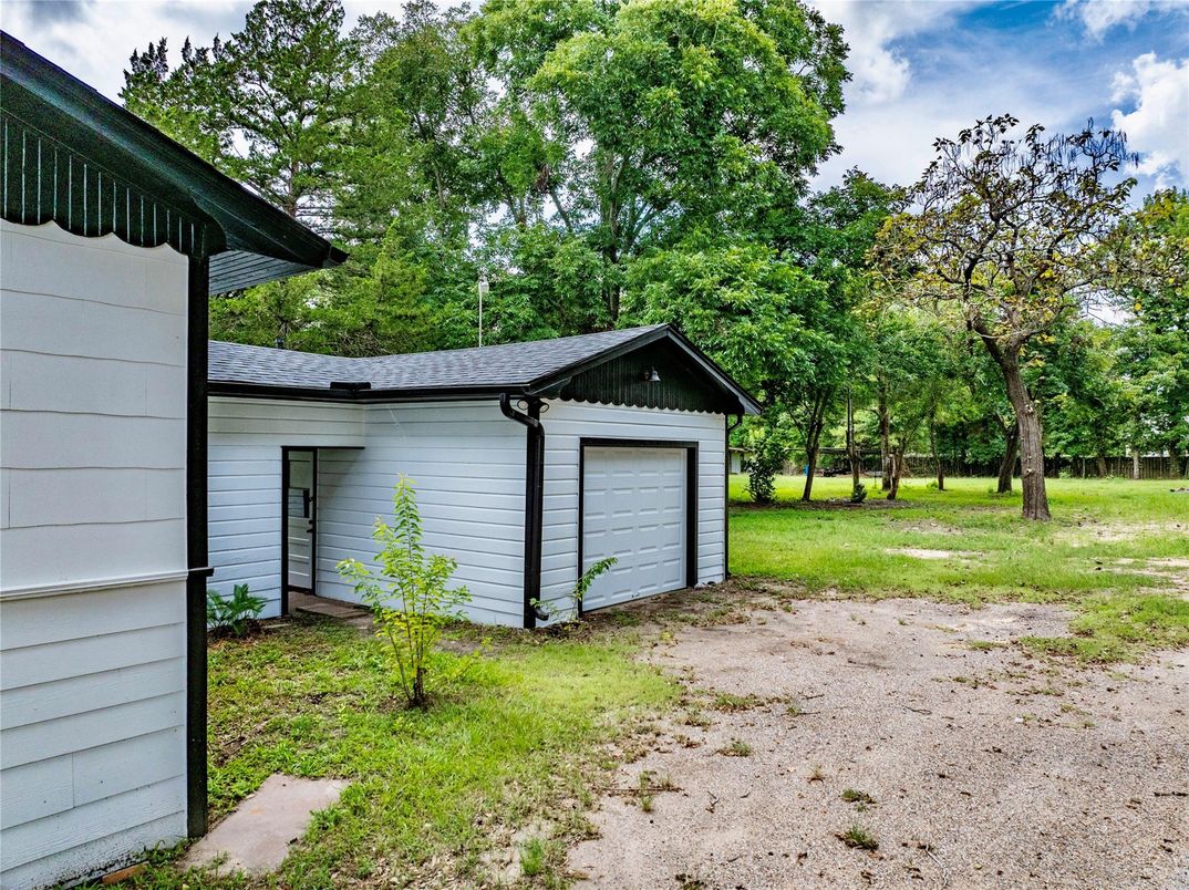 Backyard, Detached Garage, Exterior
