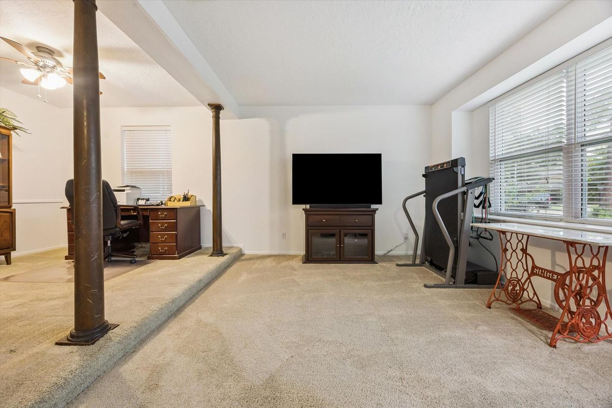 Home Office, Interior