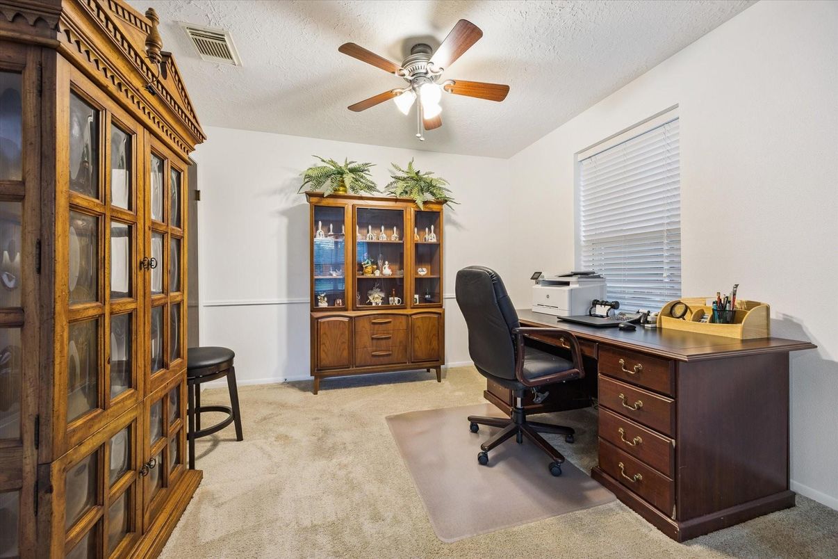 Home Office, Interior