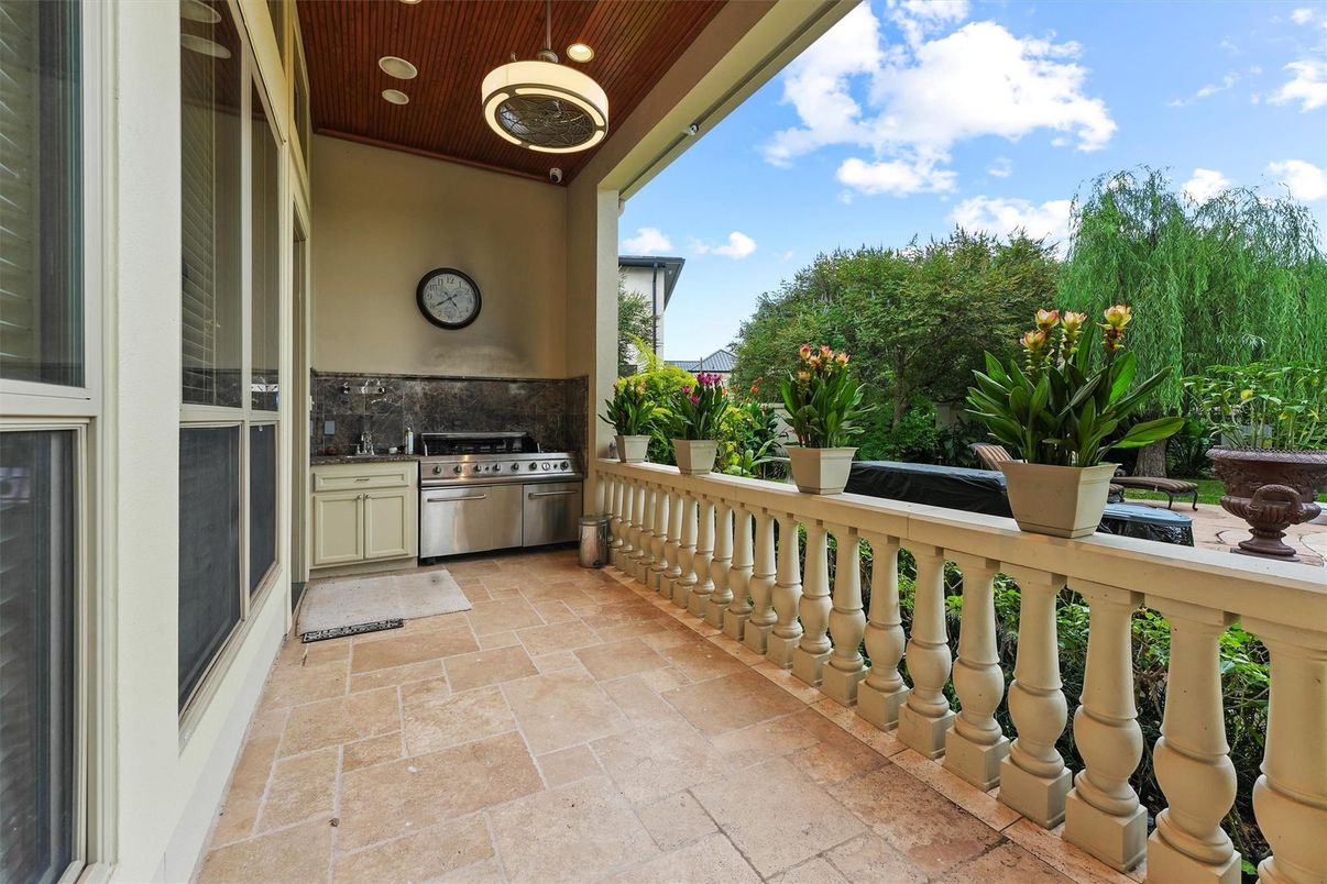 Exterior, Outdoor Kitchen