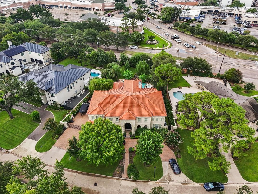 Exterior, Drone