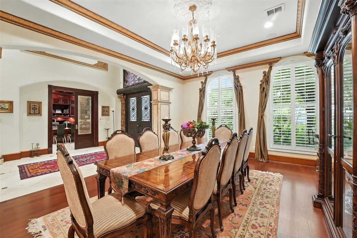 Chandelier, Dining room, Interior, Recessed Lighting, Wood Texture Flooring