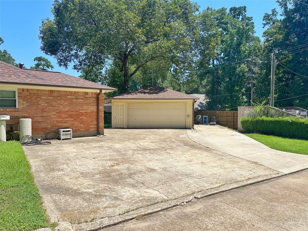 Detached Garage, Exterior
