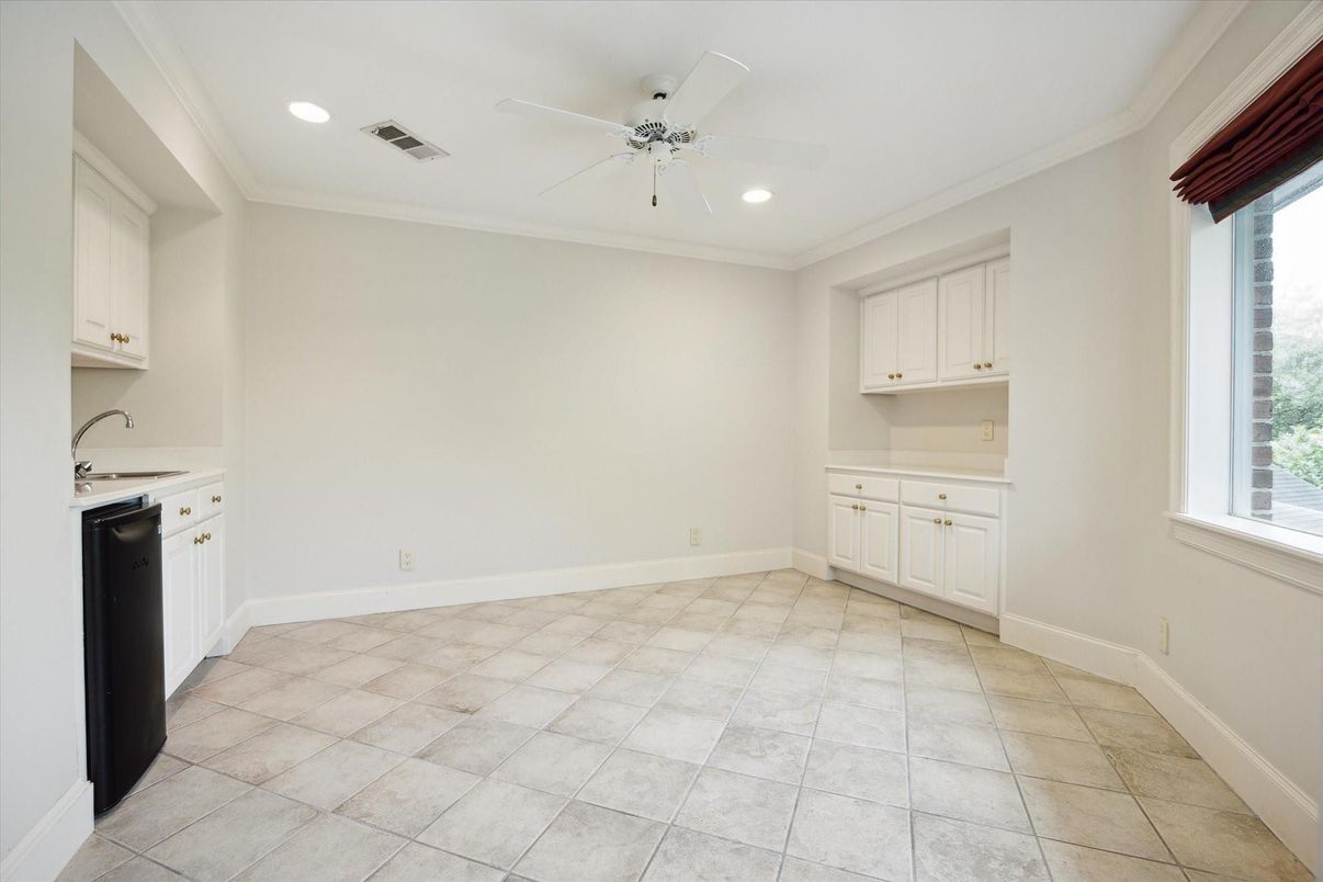 Empty room, Interior, Kitchen, Recessed Lighting