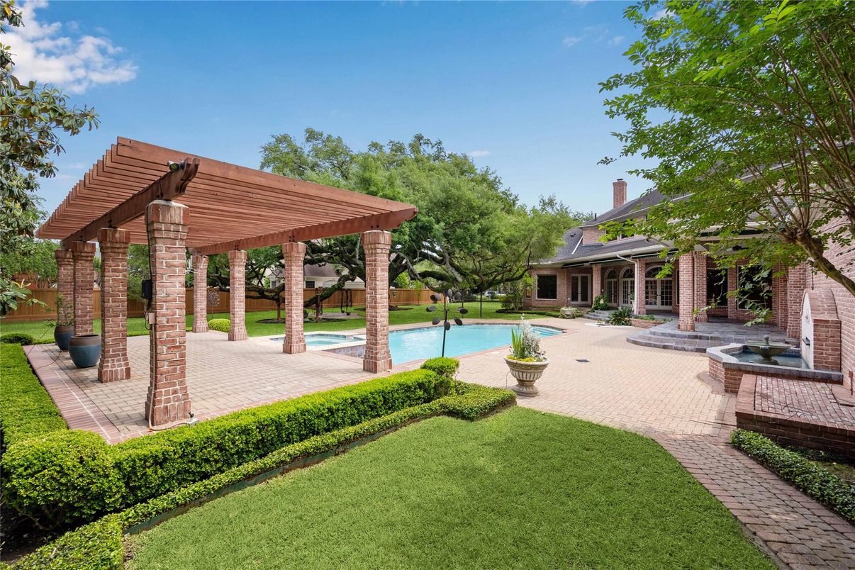 Exterior, Pool, Solar Panels