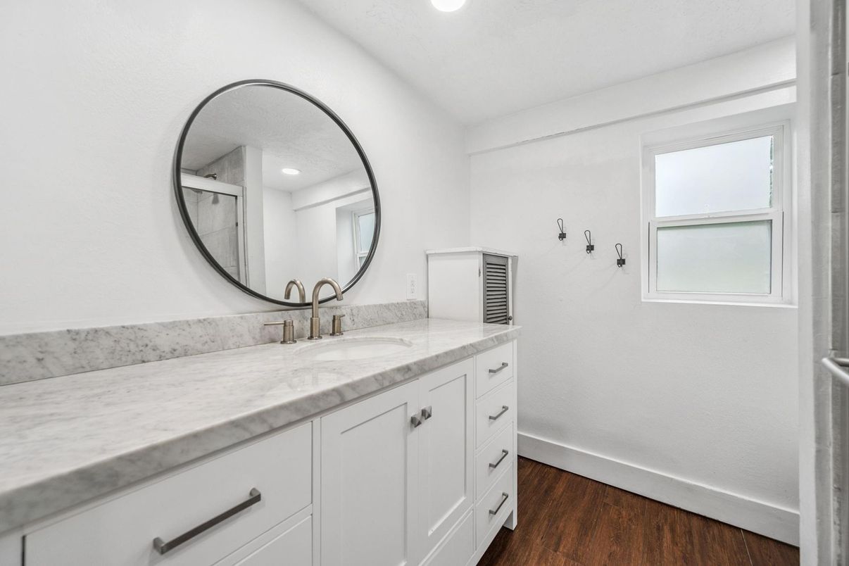 Bathroom, Interior, Recessed Lighting, Wood Texture Flooring