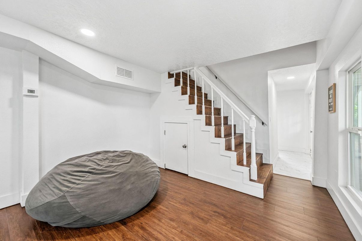 Interior, Recessed Lighting, Wood Texture Flooring