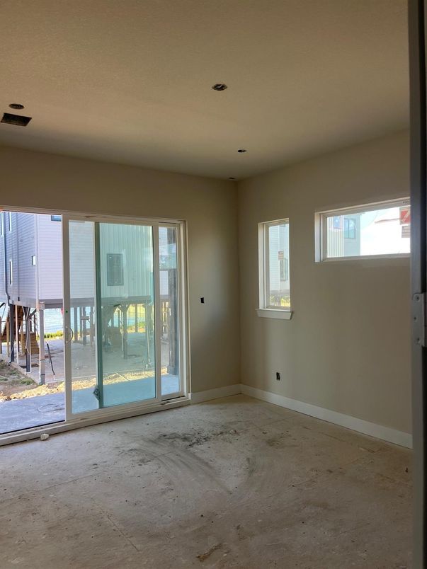 Empty room, Interior