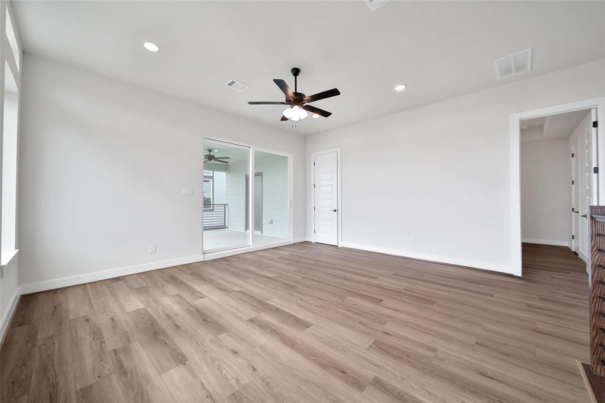 Empty room, Interior, Recessed Lighting, Wood Texture Flooring