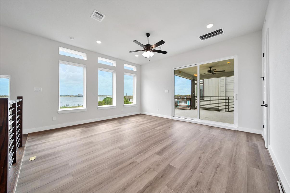 Empty room, Interior, Recessed Lighting, Water, Wood Texture Flooring