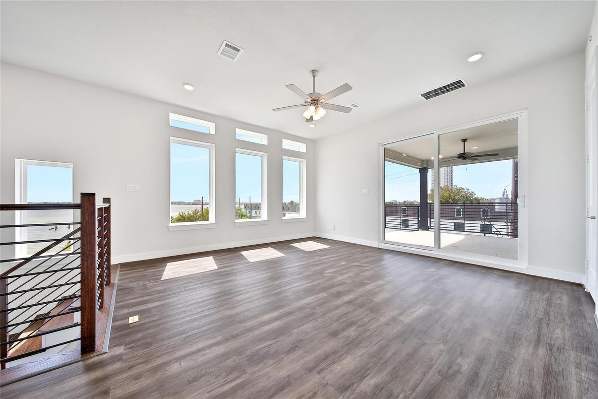 Empty room, Interior, Recessed Lighting, Wood Texture Flooring