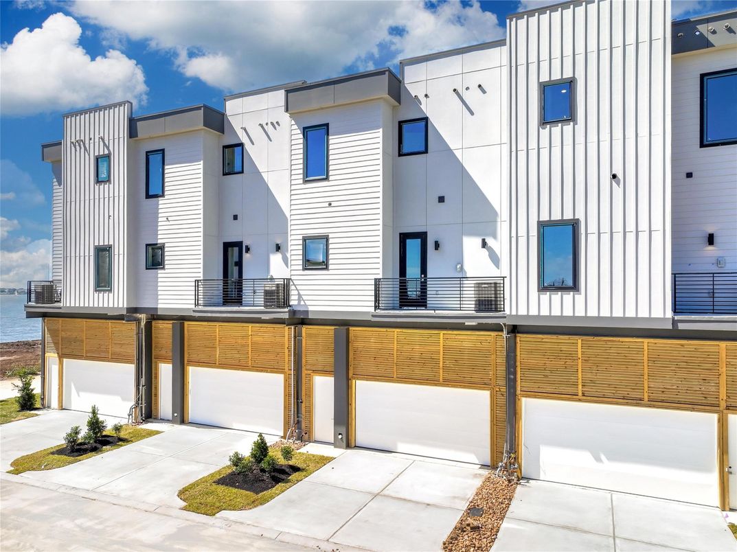 Attached, Exterior, Facade, Water, Rowhouse
