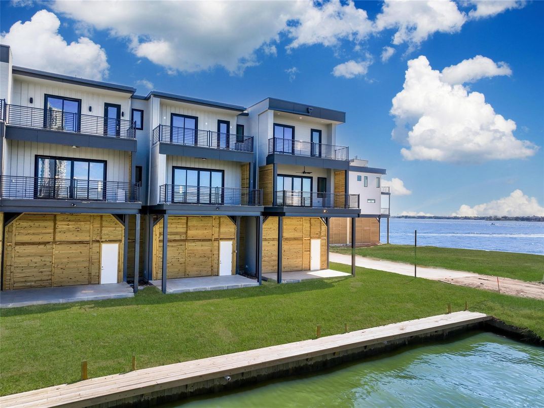 Exterior, Facade, Water, Modern